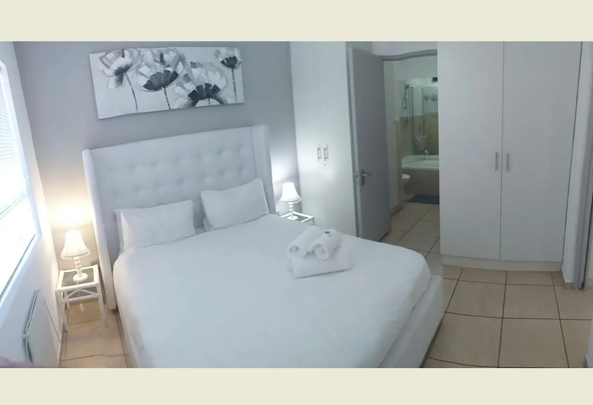 Sea Spray Apartment Bloubergstrand